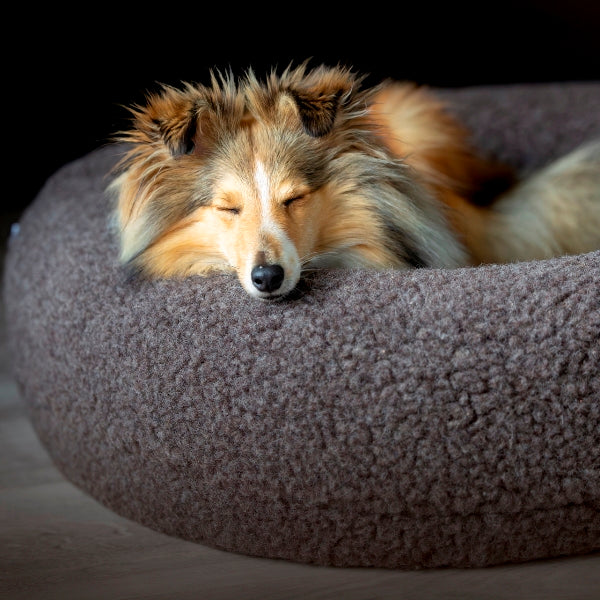 GYRA - Canelana rund hundeseng i 100% ull